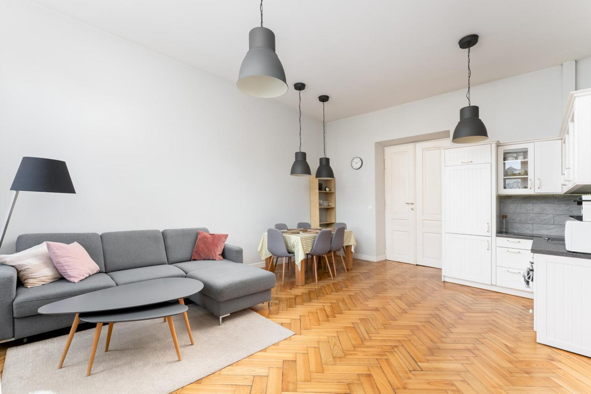 Dietla Avenue Charm *